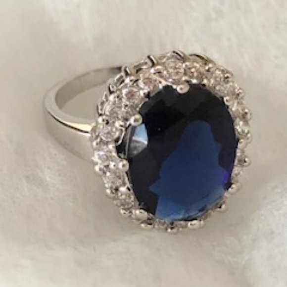 Blue Quartz & White Topaz Cocktail Ring - Picture 5 of 10